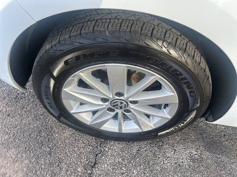 Used 2015 Volkswagen Golf S FWD image 9