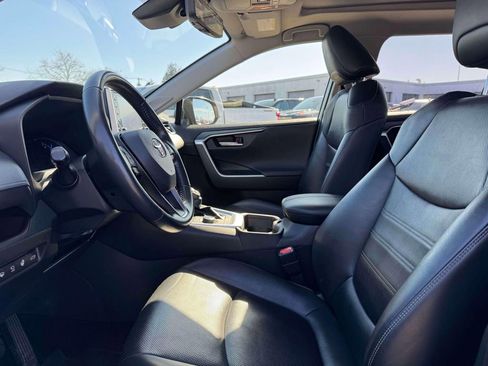 Used 2020 Toyota RAV4 Limited image 13
