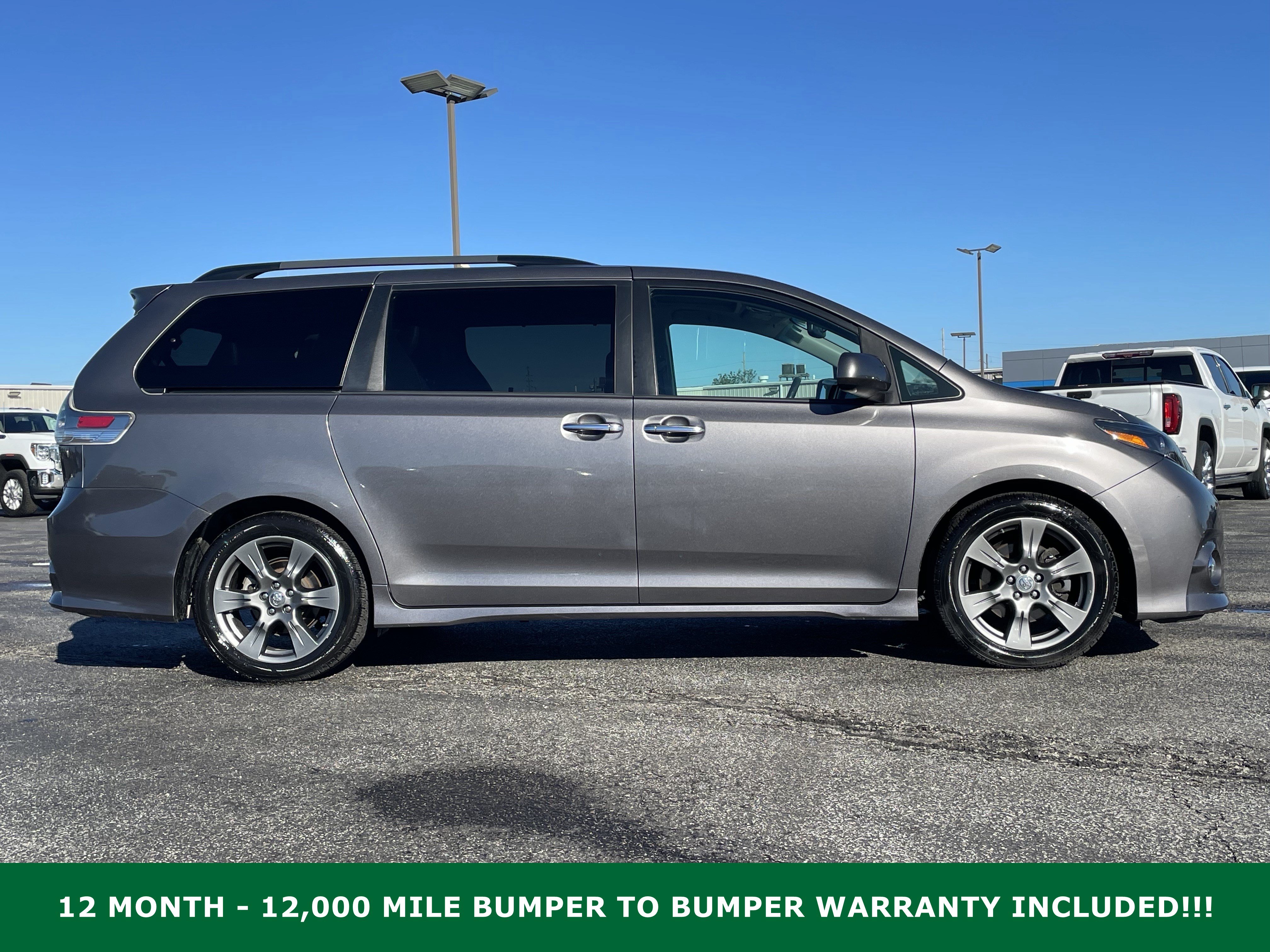 Used 2017 Toyota Sienna SE Premium FWD image 2