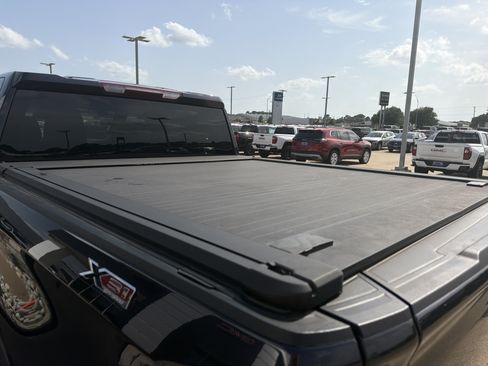 Used 2023 GMC Sierra 1500 SLT AWD/4WD image 24