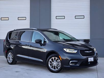 Used 2021 Chrysler Pacifica Touring-L w/ Premium & Safety Sphere Group
