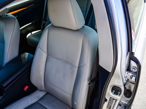 Used 2014 Lexus ES 300h w/ Luxury Package w/Bamboo Trim FWD image 28