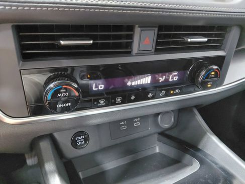 Used 2024 Nissan Rogue SV FWD image 30