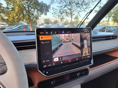 New 2025 Volkswagen ID. Buzz 1st Edition image 11