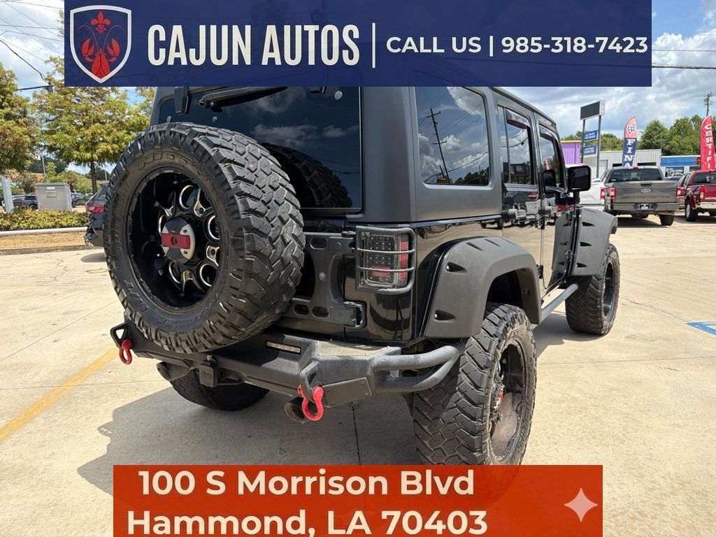 Used 2018 Jeep Wrangler Unlimited Rubicon w/ Connectivity Group AWD/4WD image 12