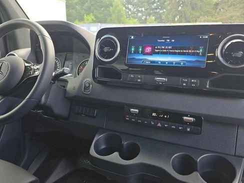 Used 2025 Mercedes-Benz Sprinter 2500 image 12
