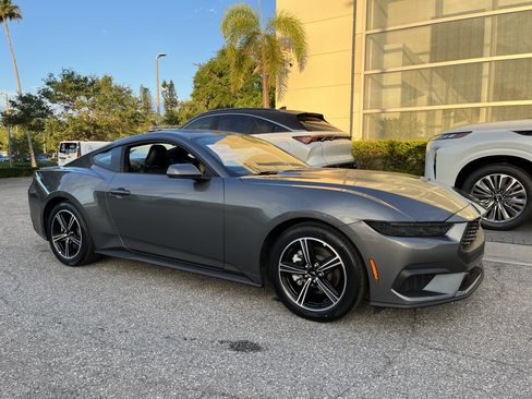 Used 2025 Ford Mustang Premium RWD image 10