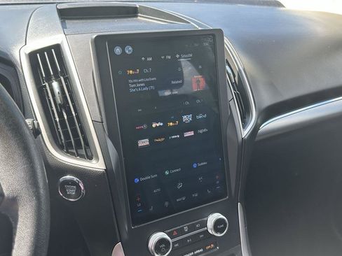 Used 2022 Ford Edge SEL image 16