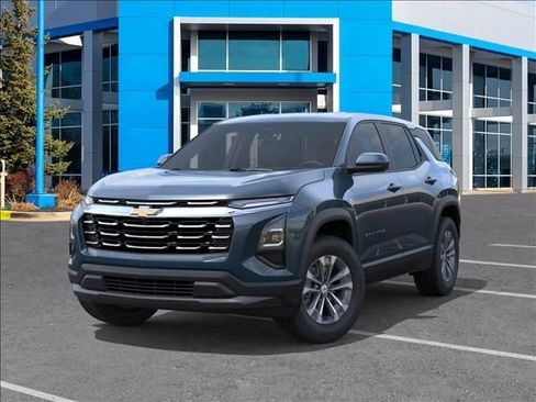 New 2026 Chevrolet Equinox LT w/ Convenience Package II FWD image 6