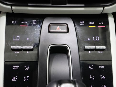 Used 2024 Porsche Macan GTS image 20