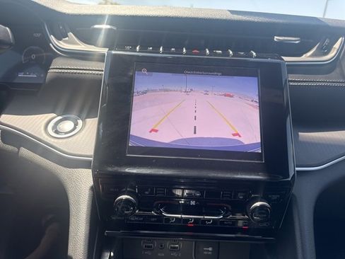 New 2025 Jeep Grand Cherokee Altitude image 26