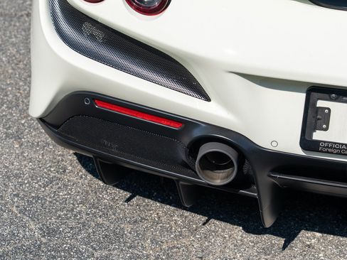 Used 2022 Ferrari F8 Tributo RWD image 15
