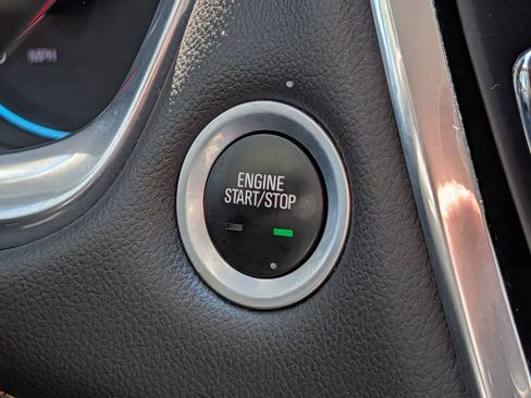 Used 2019 Chevrolet Traverse LT AWD/4WD image 46