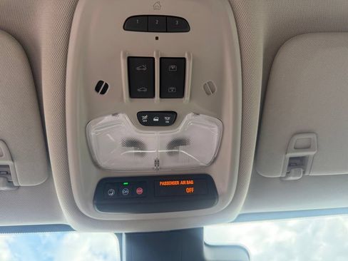 Used 2023 Buick Encore GX Essence w/ Experience Buick Package FWD image 31