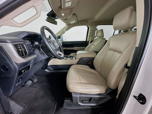 Used 2024 Ford Expedition Max XLT image 13