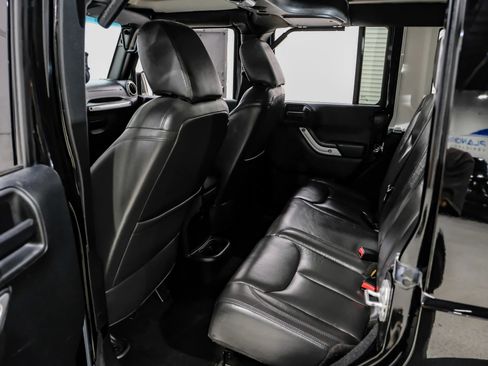 Used 2016 Jeep Wrangler Unlimited Sahara AWD/4WD image 38