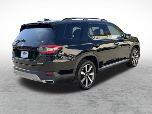 Used 2023 Honda Pilot Touring image 6