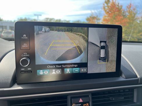 Used 2025 Honda Pilot Black Edition image 27