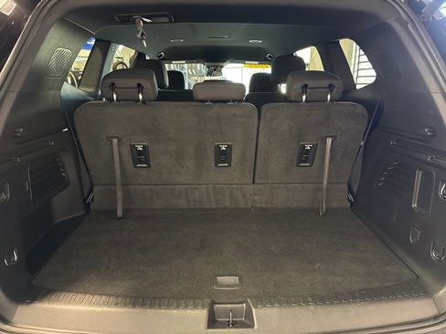 Used 2025 GMC Acadia Elevation image 28