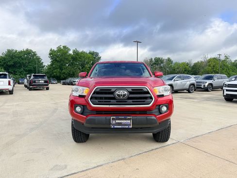 Used 2019 Toyota Tacoma SR5 RWD image 2