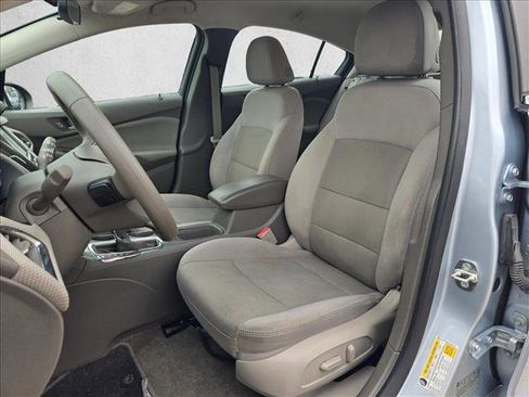 Used 2017 Chevrolet Cruze LT w/ Convenience Package image 14