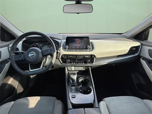 Used 2023 Nissan Rogue SV image 24