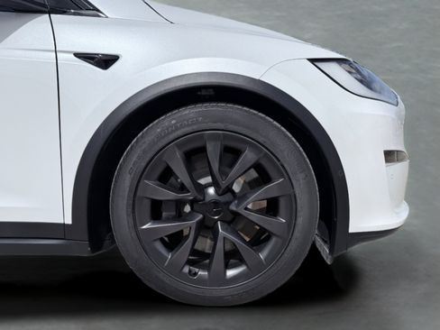 Used 2023 Tesla Model X image 11
