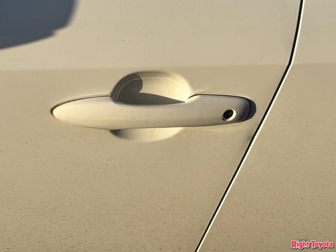 Used 2023 Toyota Corolla LE FWD image 10