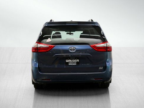 Used 2017 Toyota Sienna XLE w/ XLE Navigation Package image 4