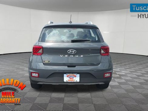 Used 2023 Hyundai Venue SEL FWD image 7