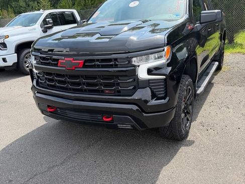 Used 2024 Chevrolet Silverado 1500 LT Trail Boss w/ Convenience Package II AWD/4WD image 3