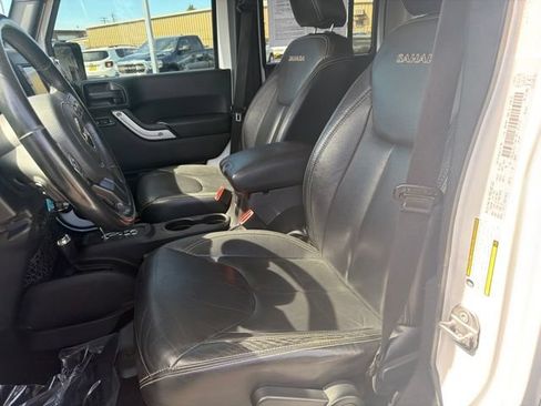 Used 2016 Jeep Wrangler Unlimited Sahara w/ Connectivity Group AWD/4WD image 20
