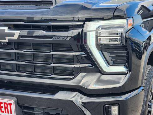 Used 2024 Chevrolet Silverado 2500 LT w/ Midnight Edition AWD/4WD image 8