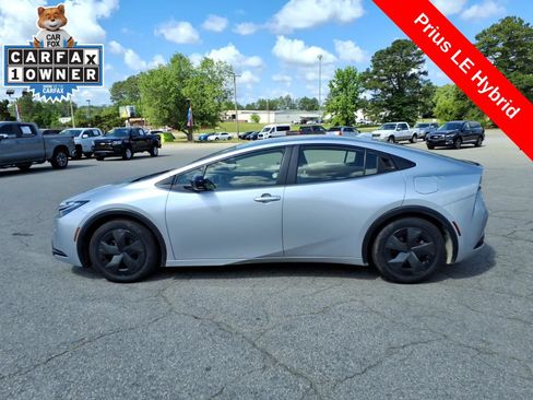 Used 2024 Toyota Prius LE FWD image 2