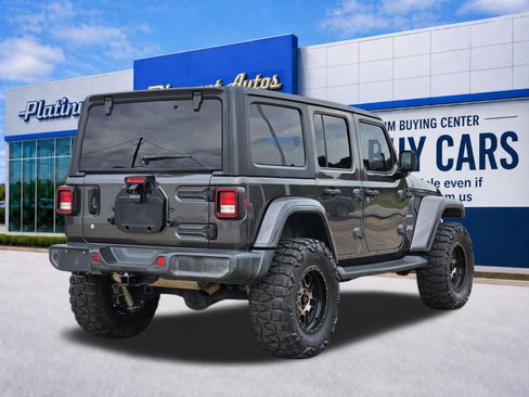Used 2018 Jeep Wrangler Unlimited Sahara AWD/4WD image 5