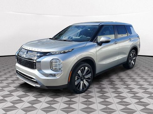 New 2026 Mitsubishi Outlander SE image 3