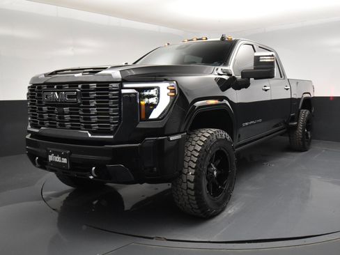 Used 2024 GMC Sierra 2500 Denali Ultimate image 2