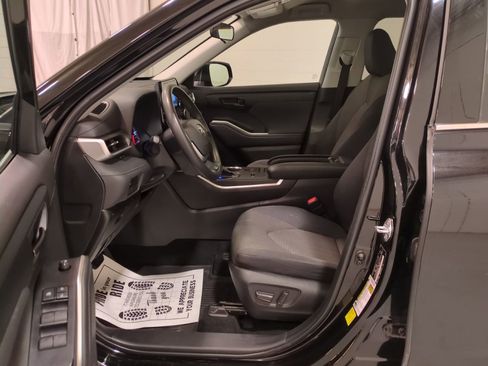 Used 2022 Toyota Highlander L image 16