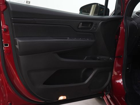 Used 2025 Honda Odyssey Sport-L image 18