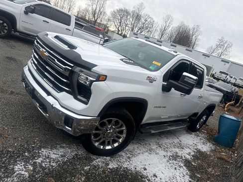 Used 2024 Chevrolet Silverado 2500 LTZ w/ LTZ Convenience Package image 4