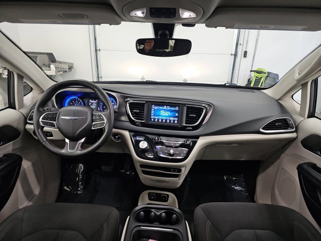 Used 2020 Chrysler Pacifica Touring w/ Cold Weather Group FWD image 30