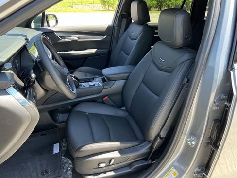 New 2025 Cadillac XT6 Luxury image 24