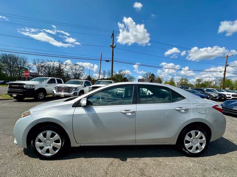 Used 2016 Toyota Corolla LE FWD image 7