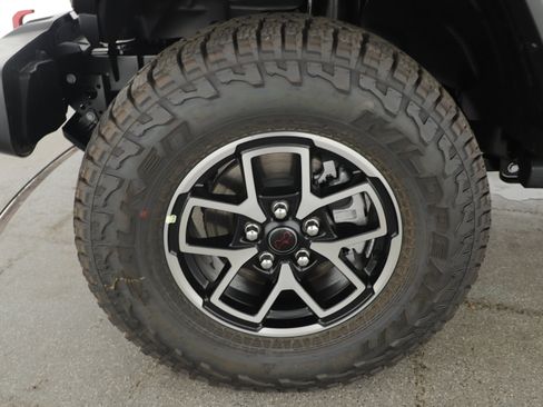 New 2025 Jeep Gladiator Rubicon w/ Safety Group image 8