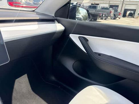 Used 2021 Tesla Model Y Long Range AWD/4WD image 26