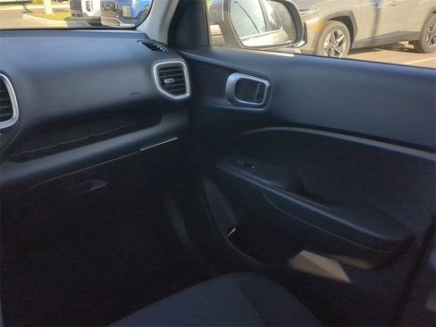 New 2026 Hyundai Venue SE image 18