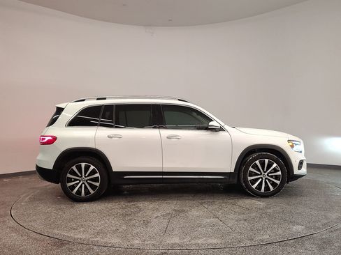 Used 2022 Mercedes-Benz GLB 250 4MATIC image 8