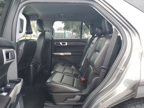 Used 2022 Ford Explorer XLT w/ Equipment Group 202A image 14