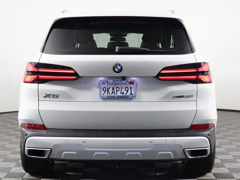 Certified 2024 BMW X5 sDrive40i w/ Premium Package RWD image 5