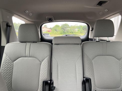Used 2023 Honda Pilot LX image 25